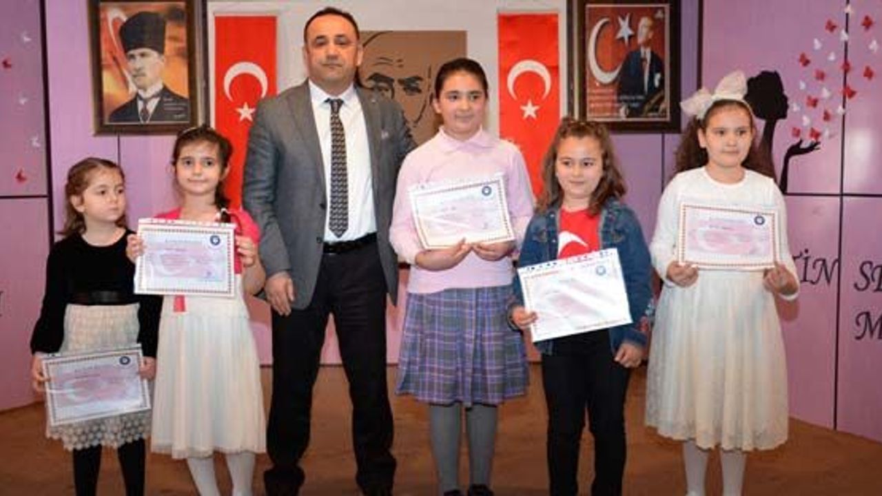 İstiklal Marşını en güzel okumak için yarıştılar