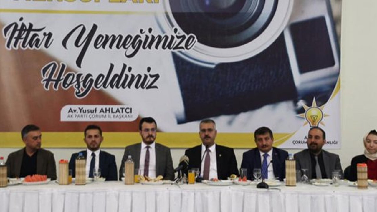 AK Parti, basın mensuplarını iftarda buluşturdu