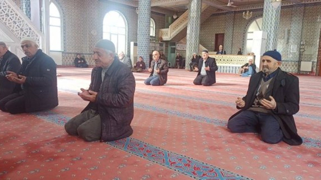 Asrın felaketinde hayatını kaybedenler Kargı'da dualarla anıldı