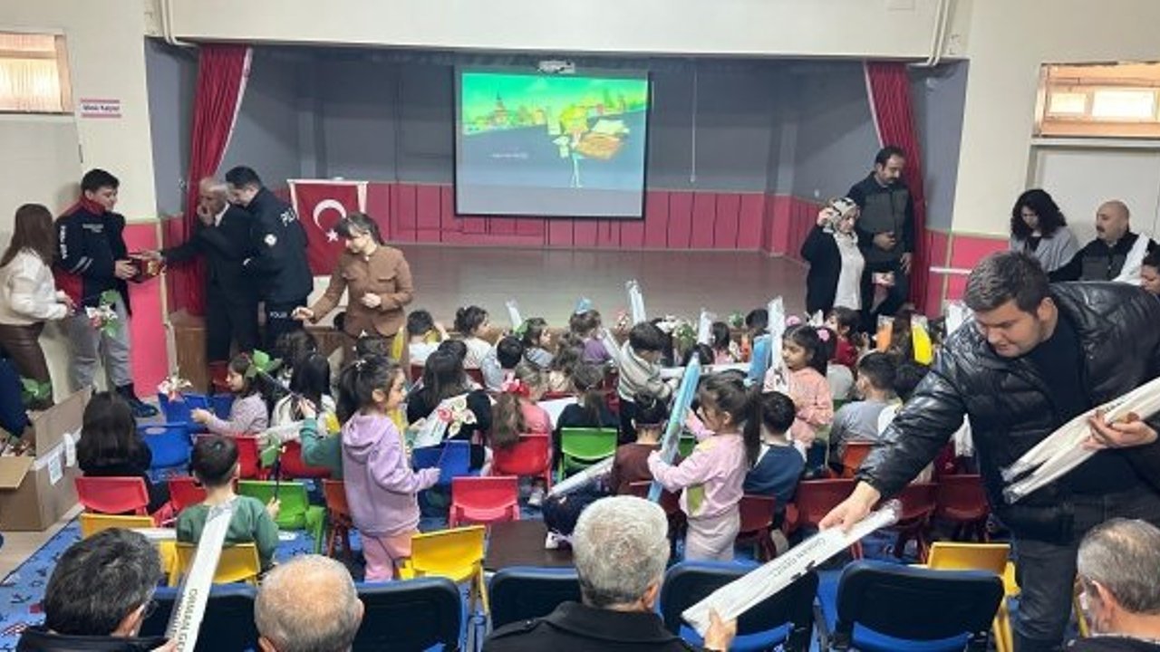 Yeşil Bir Başlangıç: Kargı'da Anaokulu öğrencilerine fidan dağıtıldı