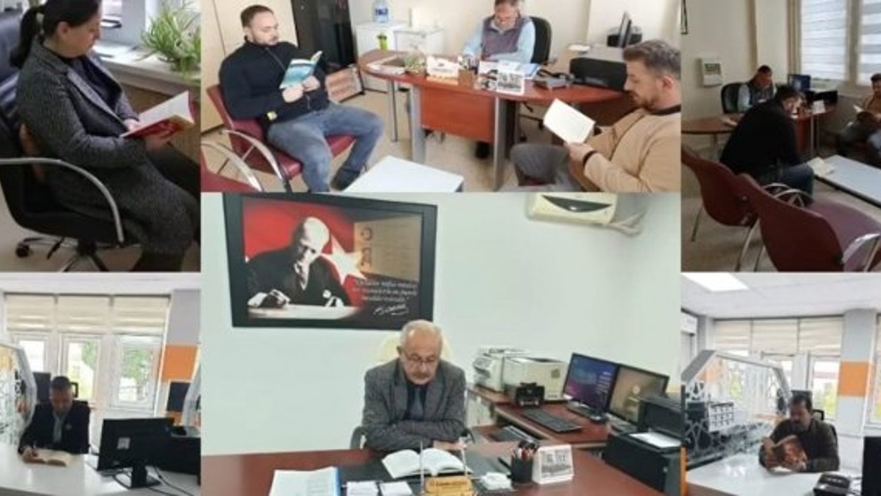 Kamu personeli aynı anda kitap okudu