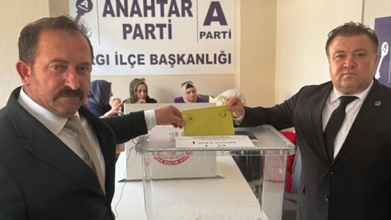 Anahtar Parti Kargı İlçe Kongresi tamamlandı! Nevzat Kuzu güven tazeledi