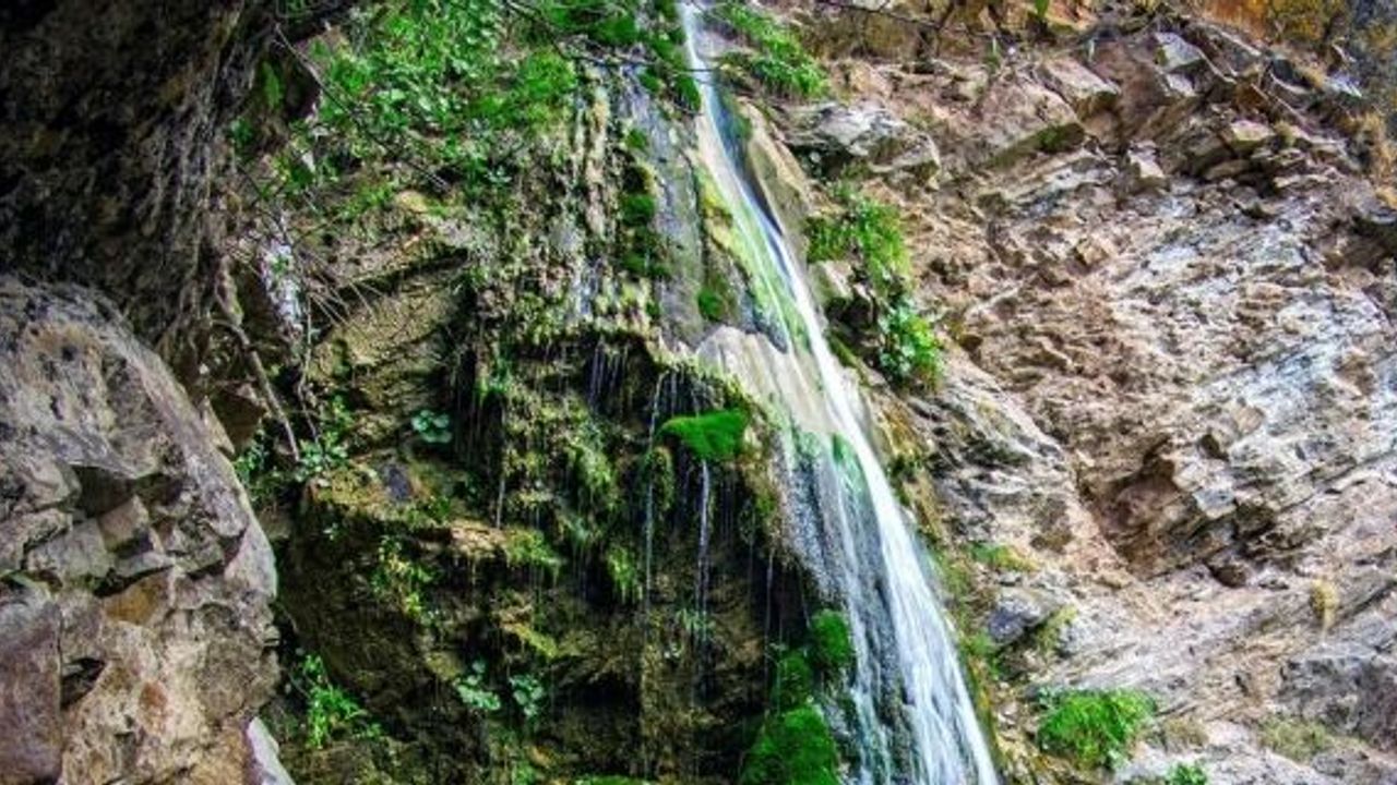 Kargı'daki Kızılcaoluk Şelalesi doğaseverleri bekliyor