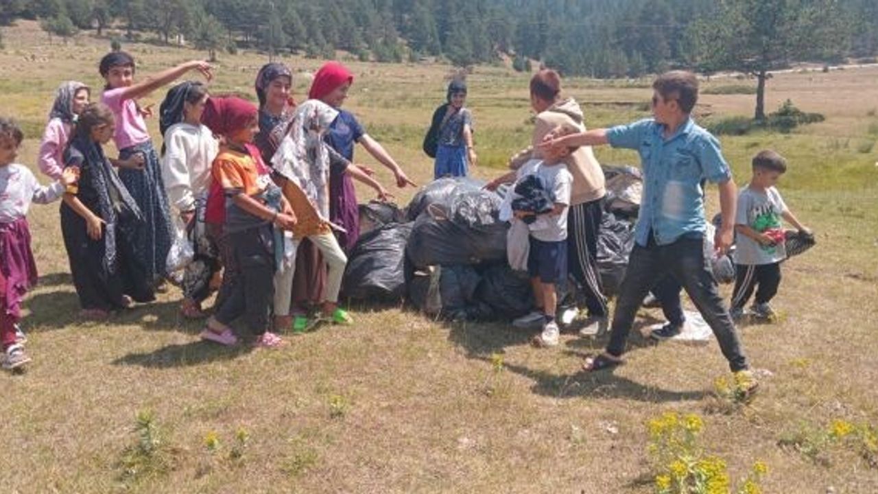 Aksu Yaylası’nda anlamlı buluşma: Öğrenciler çevre temizliği yaptı