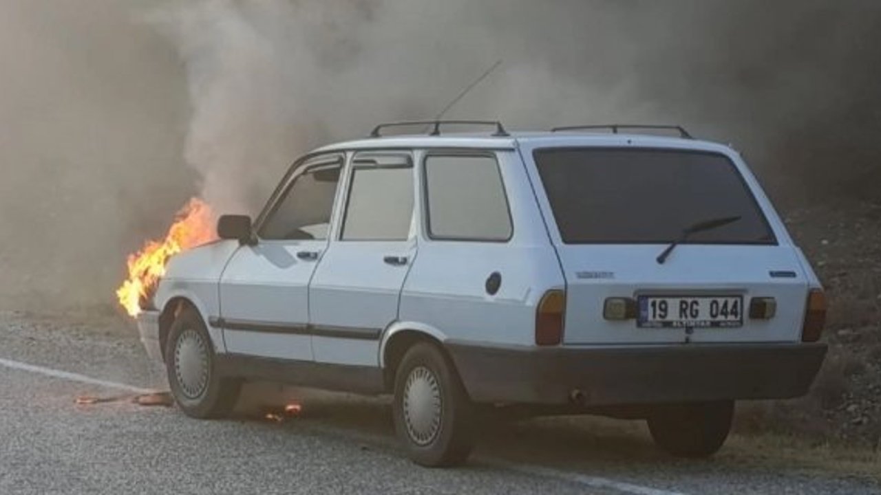 Kargı'da seyir halindeki araçta yangın paniği