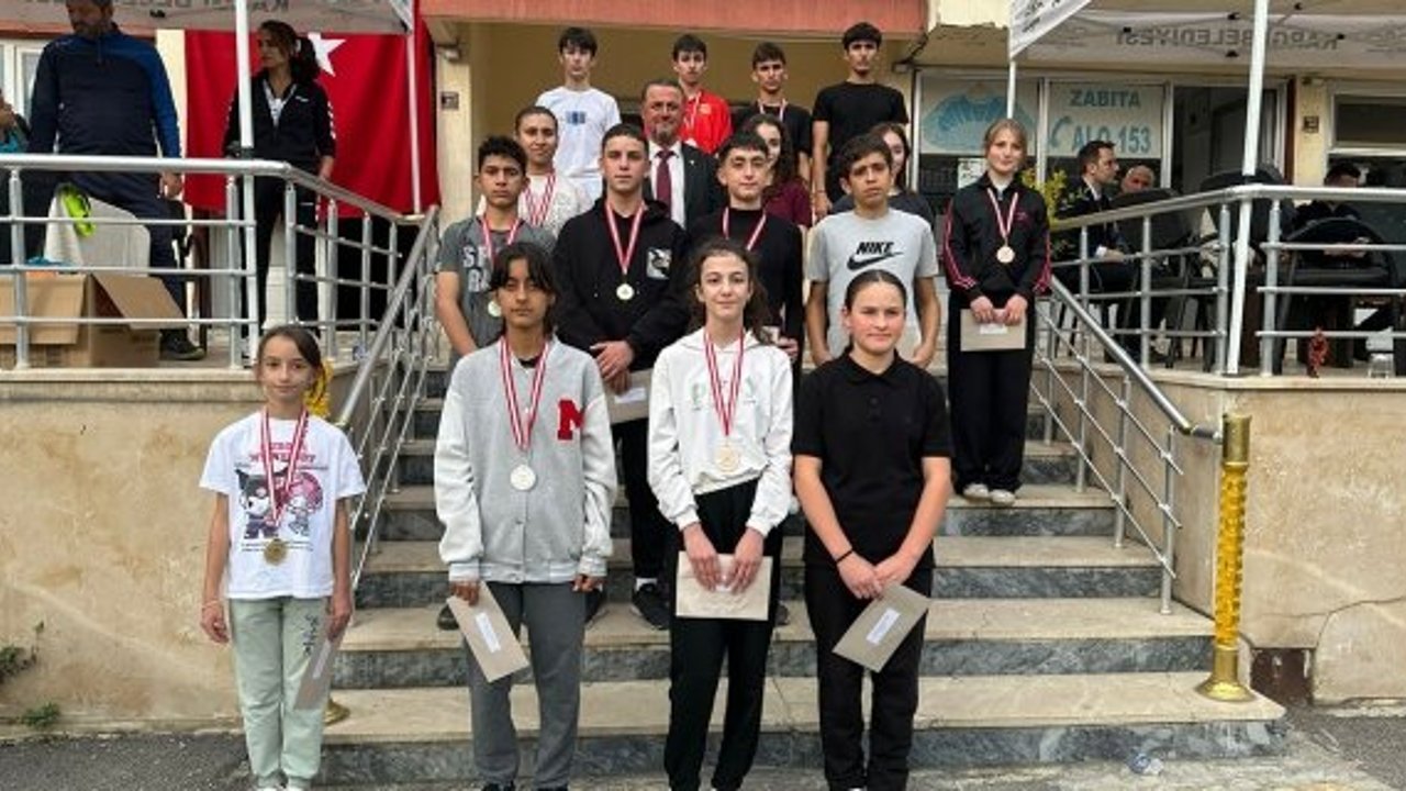 Kargı Panayırı’nda atletizm heyecanı: Gençler kıyasıya yarıştı