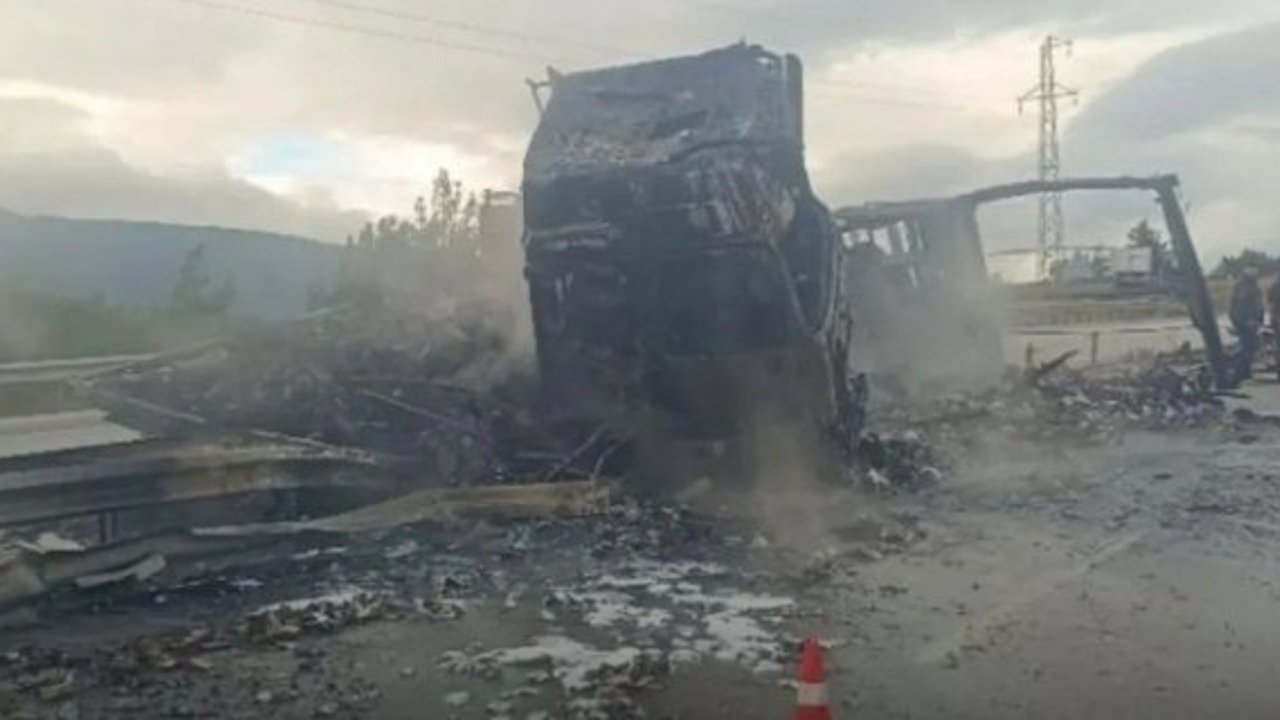 Kargı’da D-100 Karayolunda TIR alev aldı: Sürücü mucizevi şekilde kurtuldu!