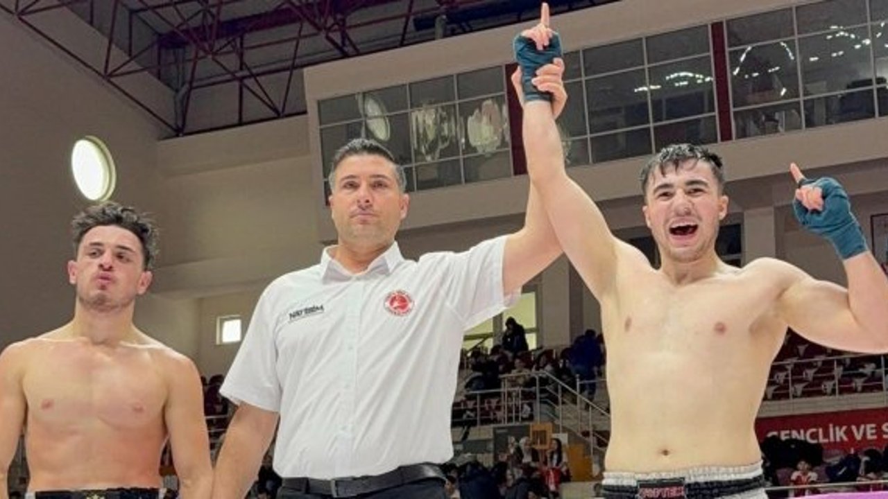 Çorumlu Ziya Gündüz İstanbul Kickboks Şampiyonu oldu