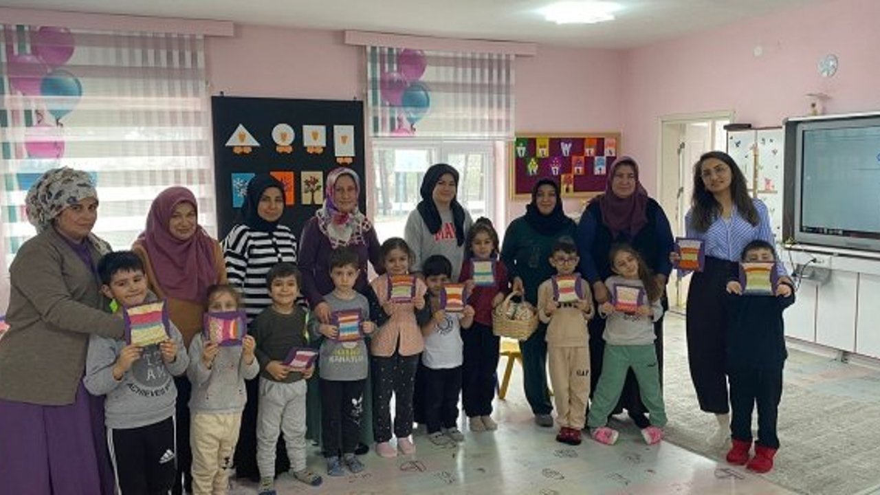 Kargı’da anne ve çocuklar dokuma tezgahında buluştu