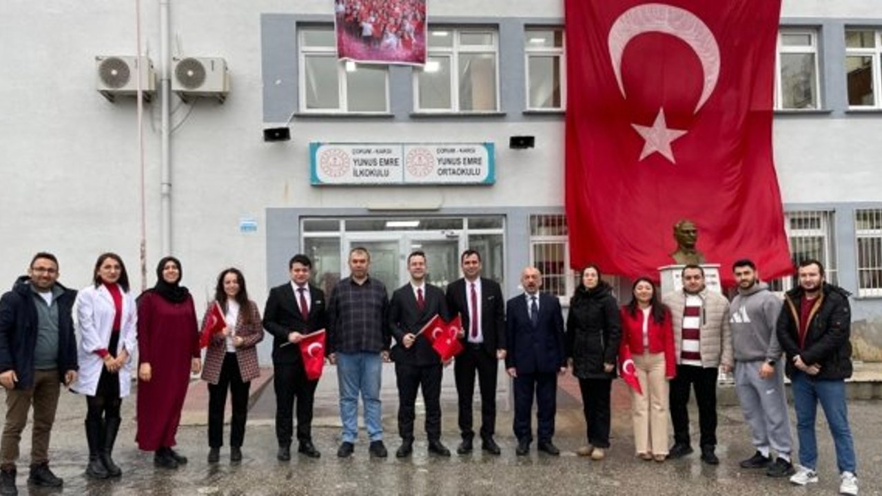 Kargı’daki tüm okullar kırmızı-beyaza büründü