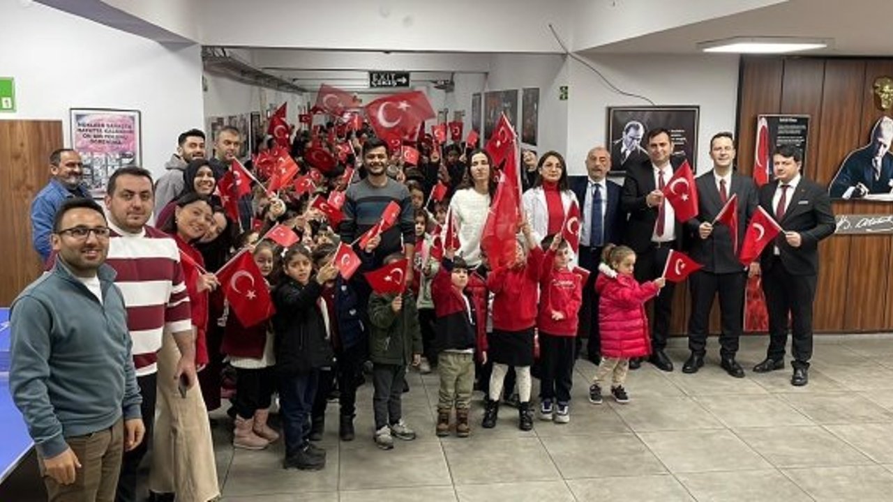 Murat Peker: Bayrağımız göklerde, birliğimiz yüreklerde