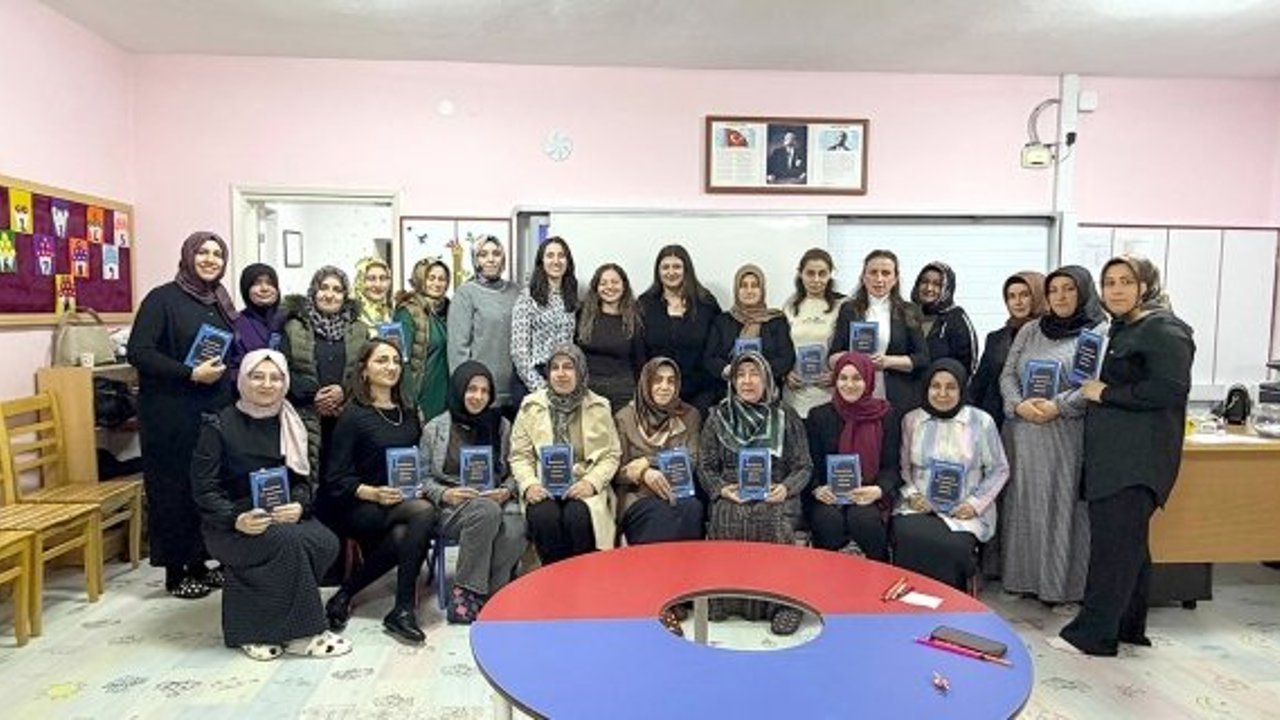 Akkise’de “Bir Tema Bir Kitap” etkinliğine yoğun ilgi