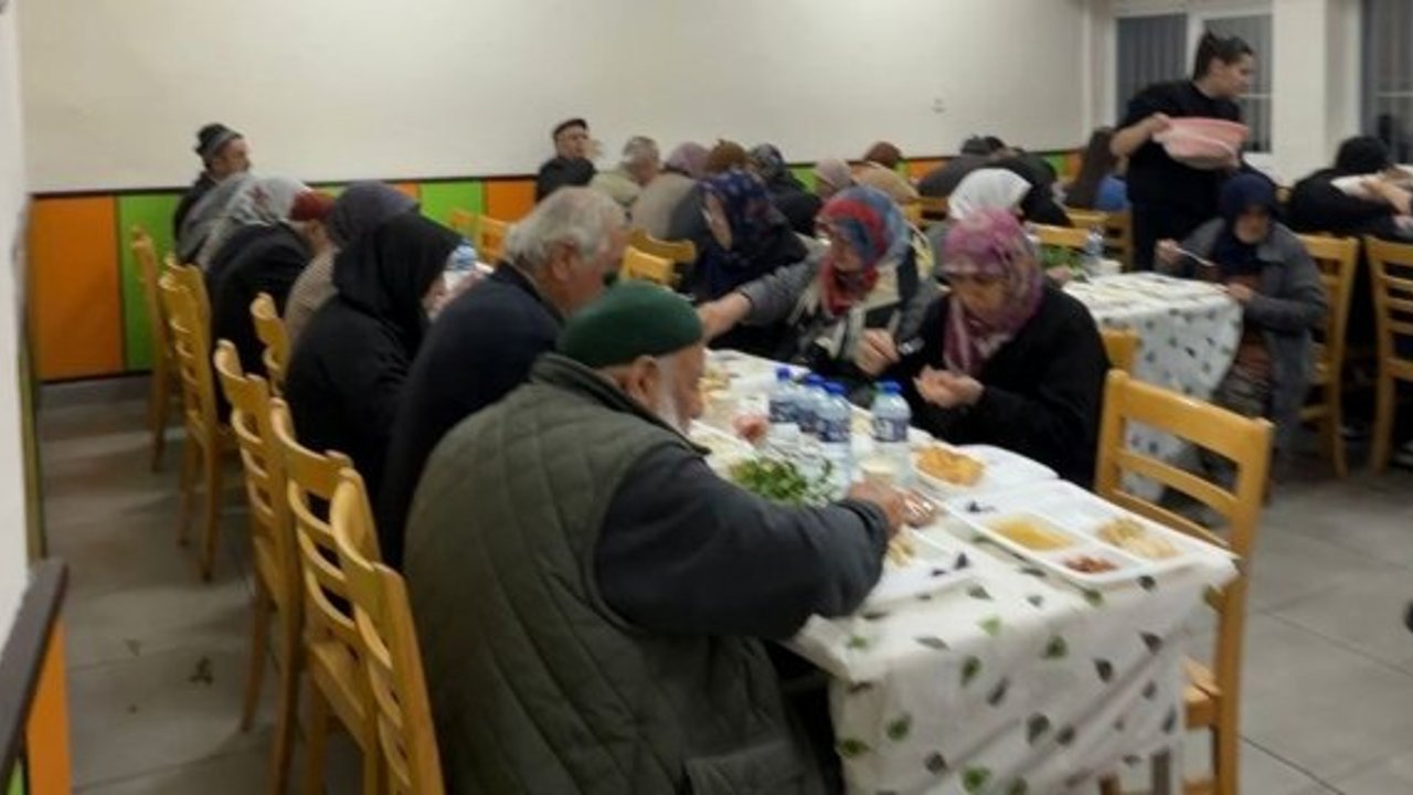 Kargı’da öğrencilerden yaşlılar için iftar programı