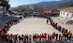 Yunus Emre İlkokulu/Ortaokulu’nda bayramlaşma sevinci