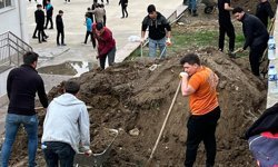 Cumhuriyet İlkokulu/YBO’da çevre düzenlemesi yapıldı