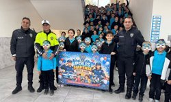 Öğrencilerden okul polislerine 'Polis Haftası' sürprizi