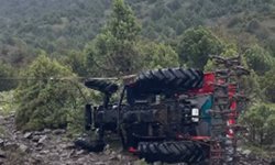 Kargı’da traktör devrildi: 1 yaralı