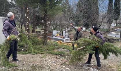 Kabristan’da bahar temizliği gerçekleştirildi