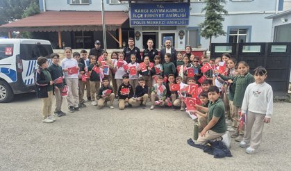 Kargılı öğrencilerden jandarma ve emniyete ziyaret