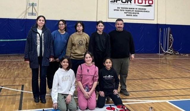 Cumhuriyetin öğrencileri Floor Curling Turnuvalarında fırtına gibi esiyor