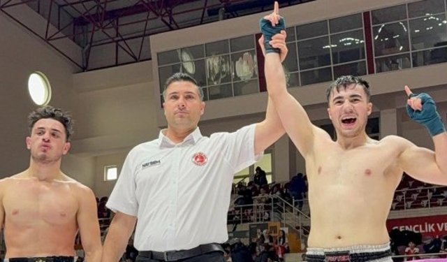 Çorumlu Ziya Gündüz İstanbul Kickboks Şampiyonu oldu