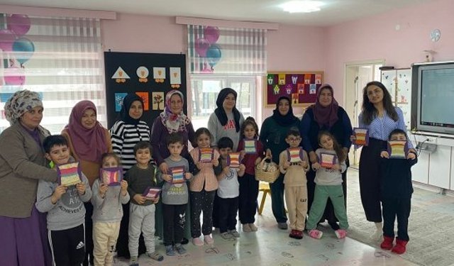 Kargı’da anne ve çocuklar dokuma tezgahında buluştu