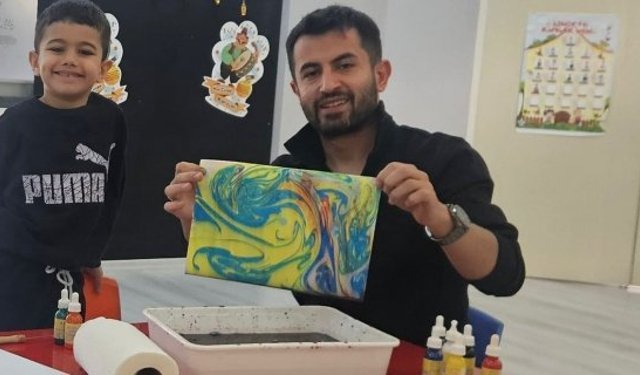 Minik öğrenciler Ebru Sanatıyla tanıştı