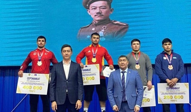 Kargılı Milli Güreşçi Helvacı’dan Uluslararası Arenada Gümüş Madalya