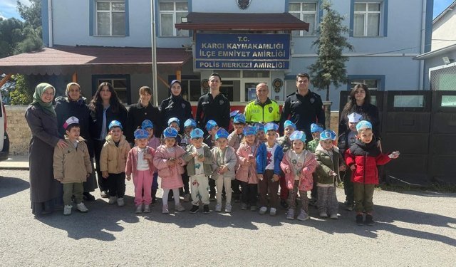 Miniklerden Polis Haftası’nda anlamlı ziyaret