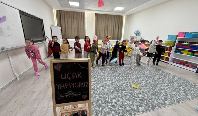 Kargı’da öğrenciler origamiyle uçak yaptı