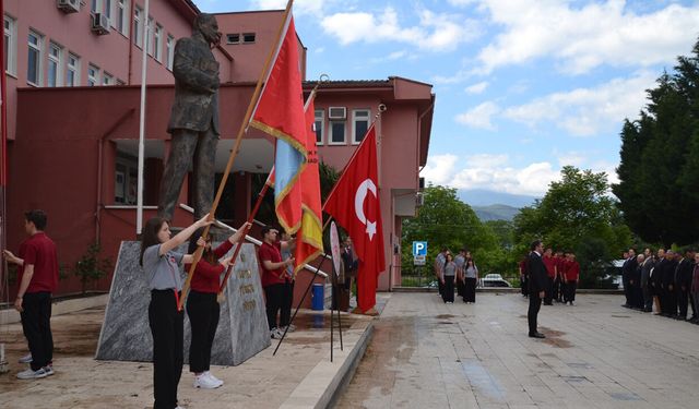 Kargı’da Atatürk Anıtı’na çelenk sunuldu