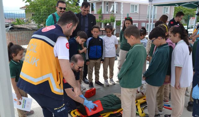 Kargı’da öğrencilere UMKE ve 112’den hayat kurtaran eğitim