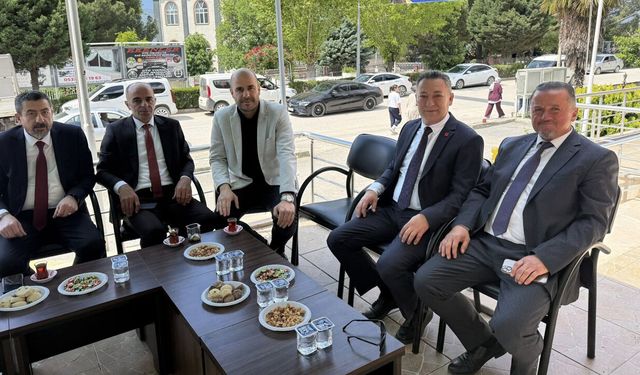Kargı Protokol üyeleri halkla bayramlaştı