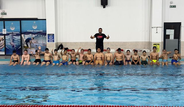 Kargılı öğrenciler Tosya'da havuzda serinledi
