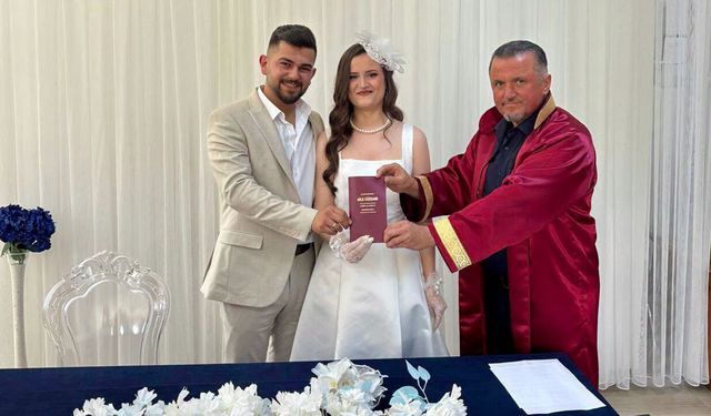 Yaren & Furkan çiftinin nikahını Başkan Dereli kıydı