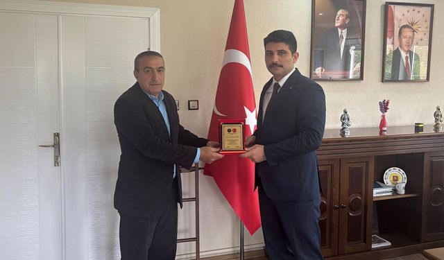 Saraçlar Köyü Dernek Başkanı İzzet Seven’den Kaymakam Kayış’a ziyaret