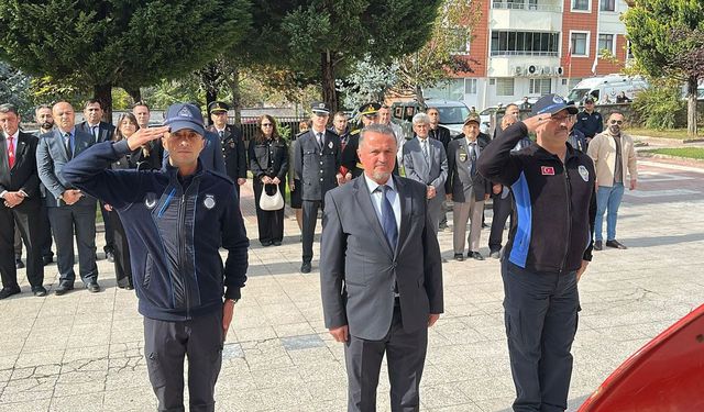 Kargı'da 29 Ekim Cumhuriyet Bayramı dolayısıyla çelenk sunuldu