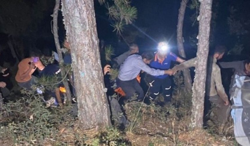 Motosikletle dere yatağına uçan baba ve oğlunu AFAD kurtardı