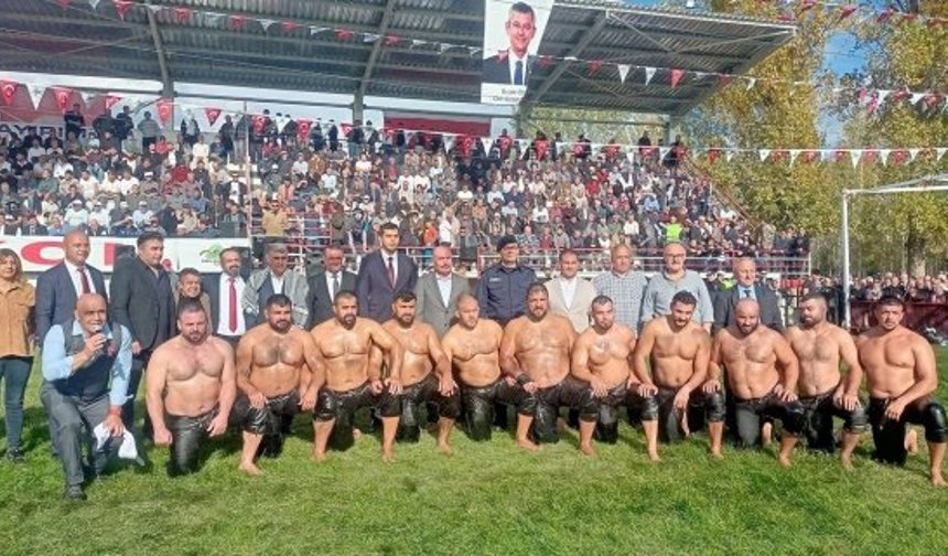 Kargı Panayırı Yağlı Güreşleri nefes kesti: Mustafa Taş, 2025 yılı Başpehlivanı oldu