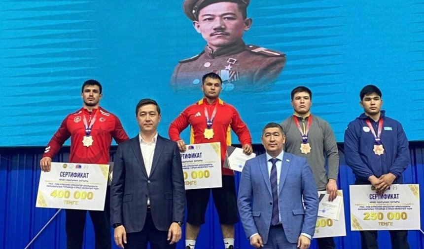 Kargılı Milli Güreşçi Helvacı’dan Uluslararası Arenada Gümüş Madalya