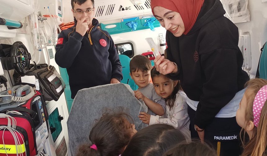 Ambulansa bindiler, 112’nin önemini öğrendiler
