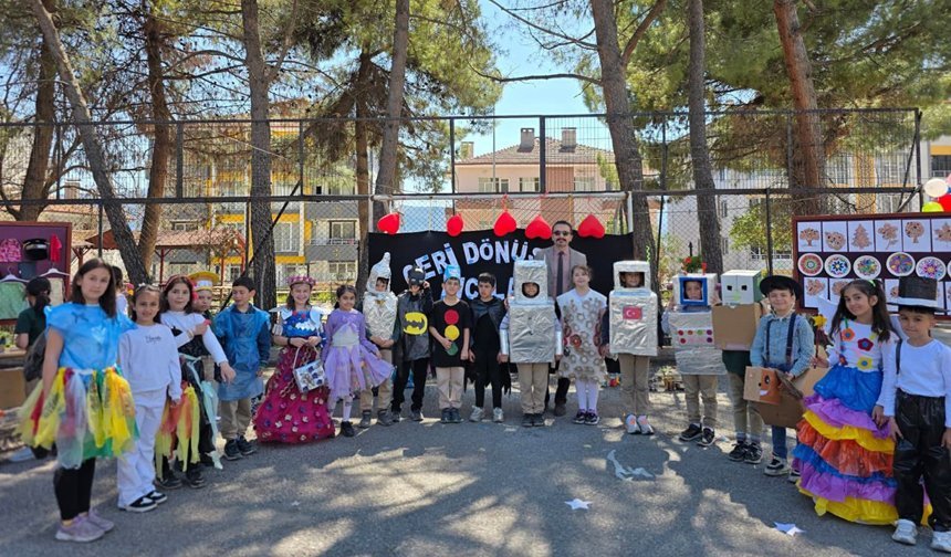 Kargı'da bu kostümler geri dönüşüm malzemeleri ile tasarlandı