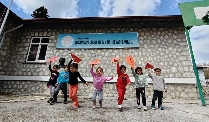 Minik kalpler origami ile gökyüzüne kanat açtı