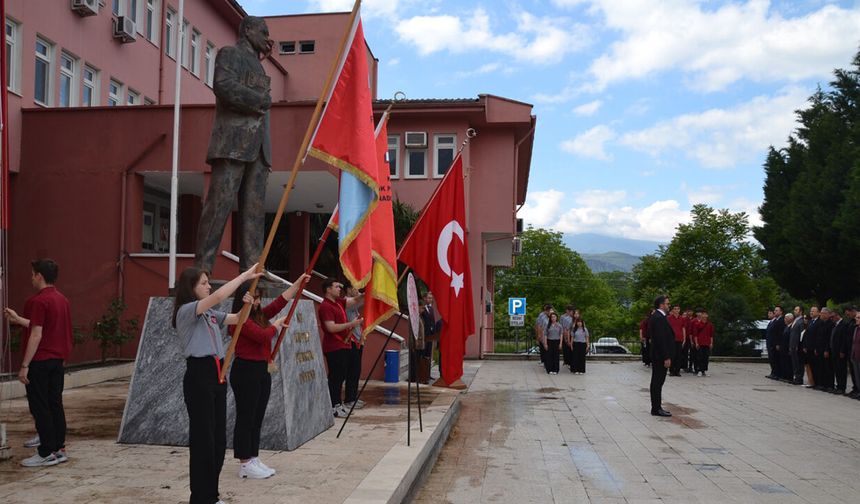 Kargı’da Atatürk Anıtı’na çelenk sunuldu