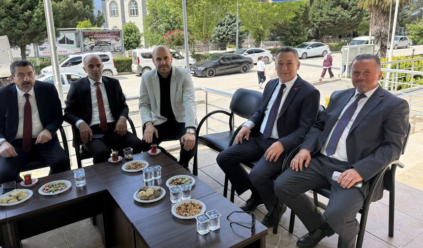 Kargı Protokol üyeleri halkla bayramlaştı