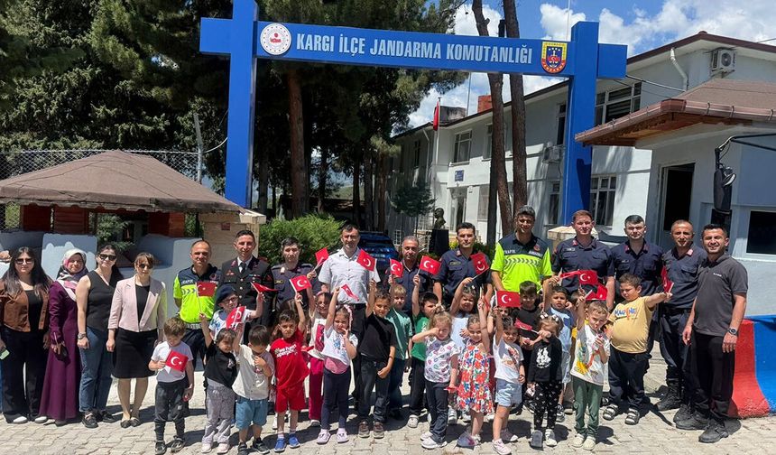 Kargı'daki Anaokulu öğrencileri Jandarma ile buluştu