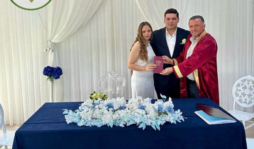 Sinem & Mert çiftinin nikahını Başkan Dereli kıydı
