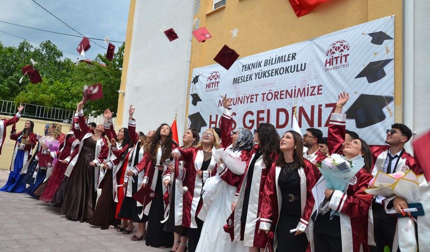 Kargı Yerleşkesi’nde mezuniyet coşkusu: 49 öğrenci kep attı