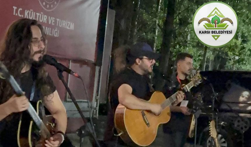Açık havada sinema  ve canlı müzik keyfi