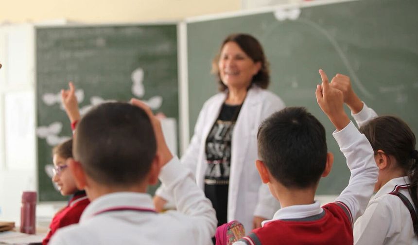 Öğretmenlere mazerete bağlı yer değişikliği duyurusu